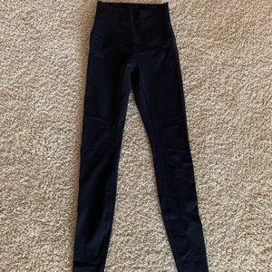 Lululemon black wunder unders size 4
